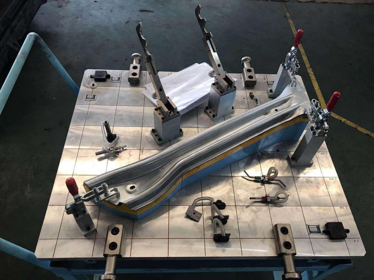 三坐標(biāo)測(cè)量機(jī)如何對(duì)汽車沖壓件進(jìn)行矢量檢測(cè)(圖1) 三坐標(biāo)測(cè)量機(jī)如何對(duì)汽車沖壓件進(jìn)行矢量檢測(cè)(圖1)